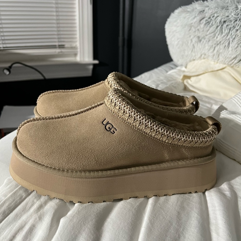 Ugg tazz in size 7 mustard seed